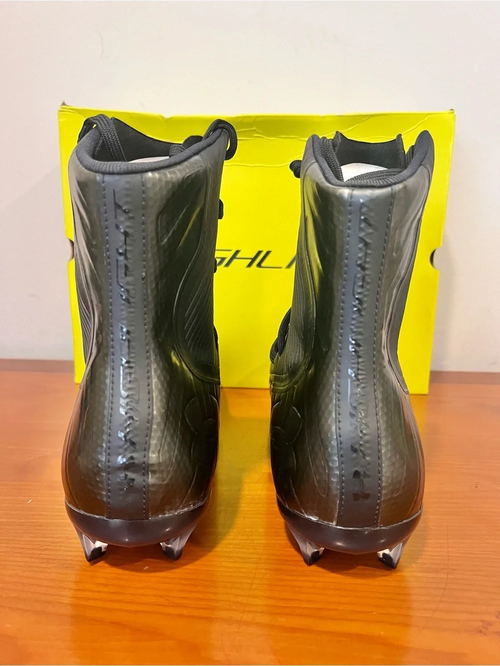 NIB Under Armour Mens Black Highlight MC Football Cleats Size 14 MSRP $130